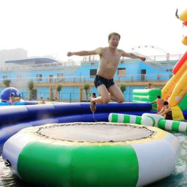 ของเล่นน้ำทำให้พอง Trampoline